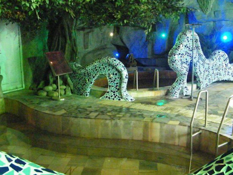 10F2F42C29299F9E8CC20974D70E38BE