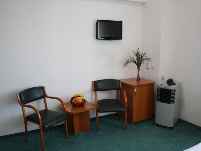 F538F685C1443C12443CAA4D12A94593