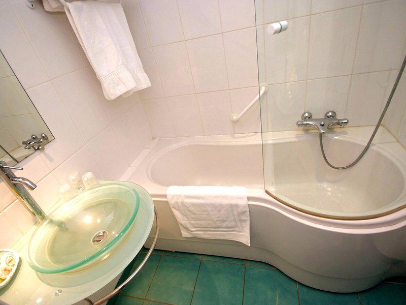 B9C5936F96084C44DBBC30E2114B5928