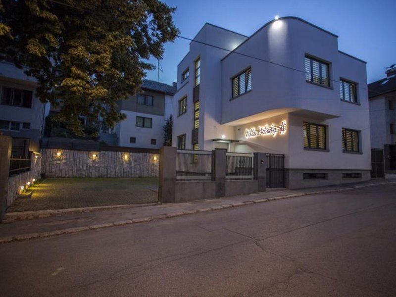 F186E29F71F272C70F8663CF13ECB9E2