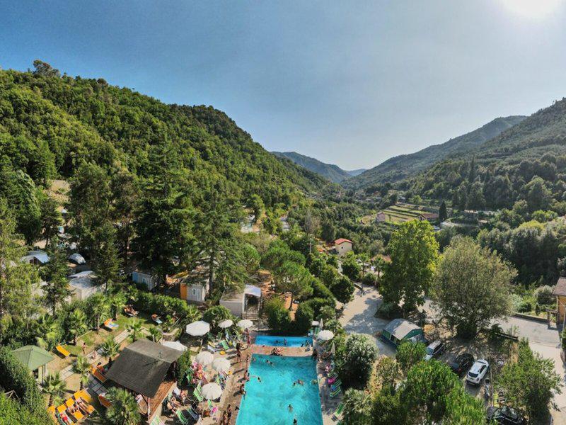 5ADE59C73F6BC3825E53C22F5BE54311