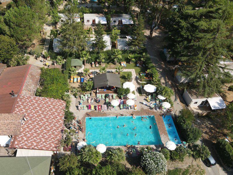 A9689705695F9B7B4753E18B1BCFCD8D