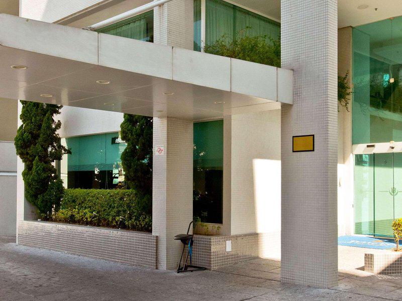 B07DDE9D6D758FA7CF09C52241DB9138