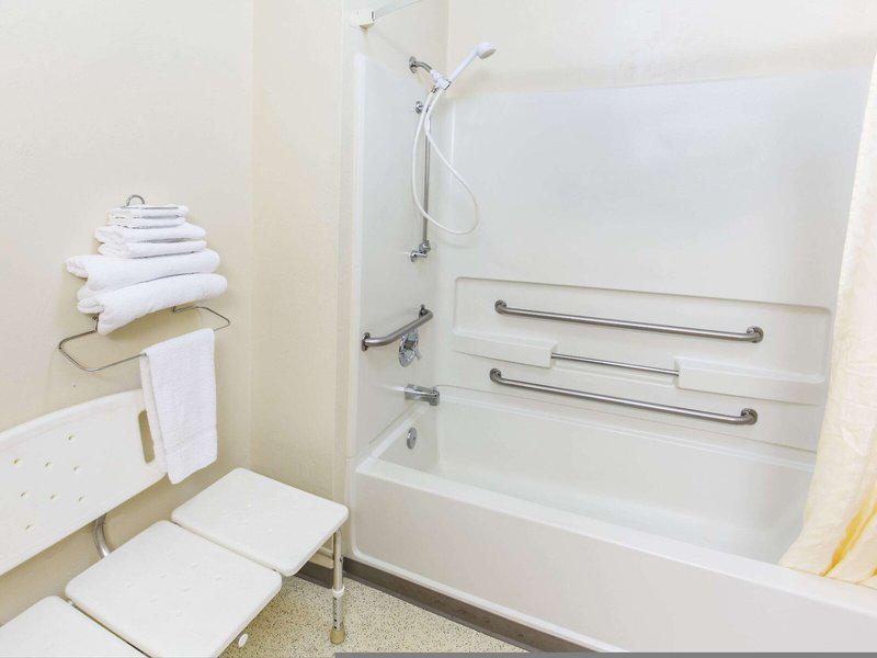 EBAE65F2295F99FD8EFD04D5F997D6C3