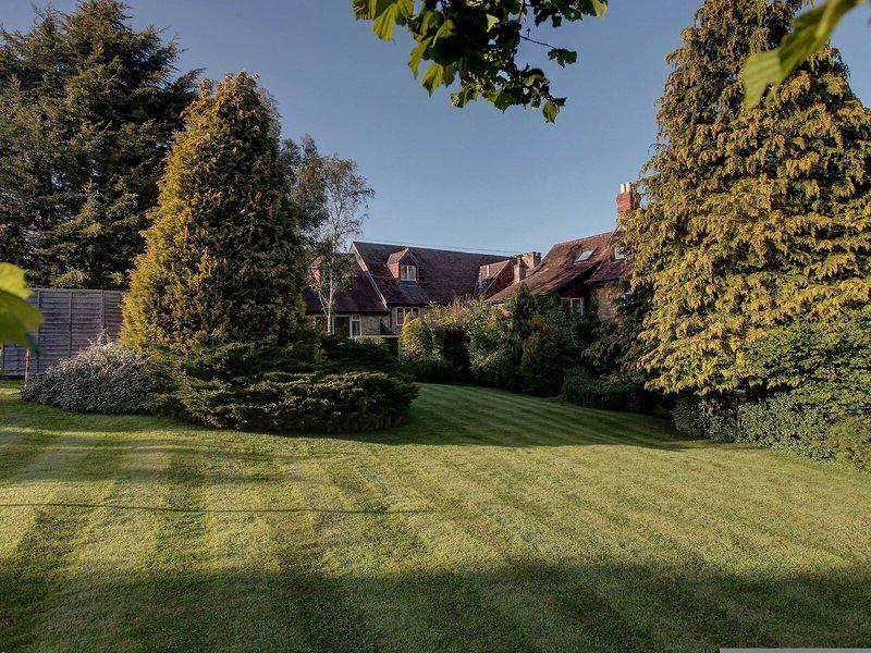 52CFF9DD66E7C63008DC33FC2A5DAAA3