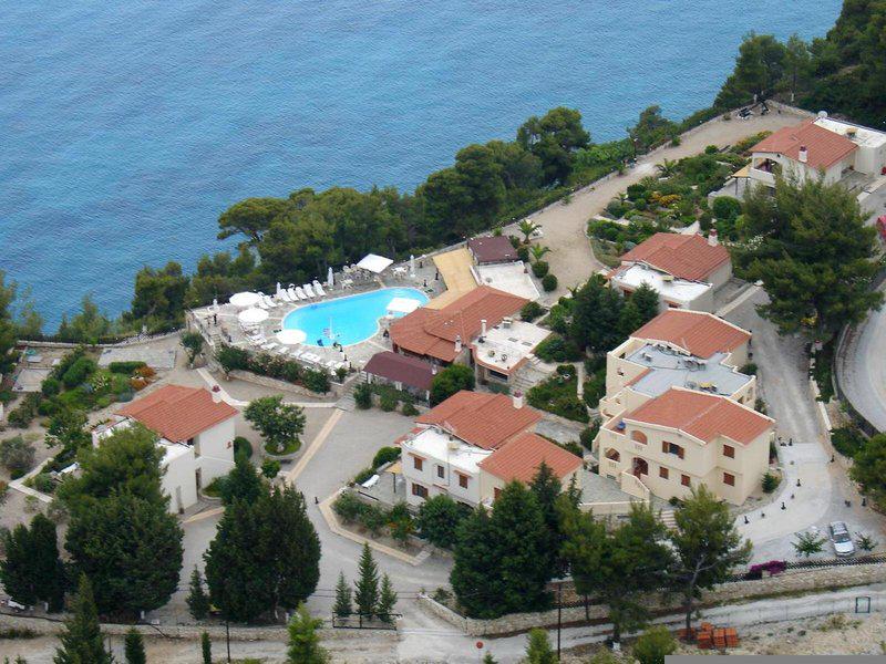 E82FA4B67374B42A1B2957C0DFC9AA84