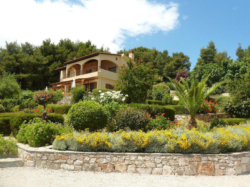 AD666EBADFE9AB5D4AF7F9A338443DBE