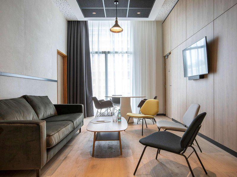 58A76FF95AEC23CC9DD3706A27662E94