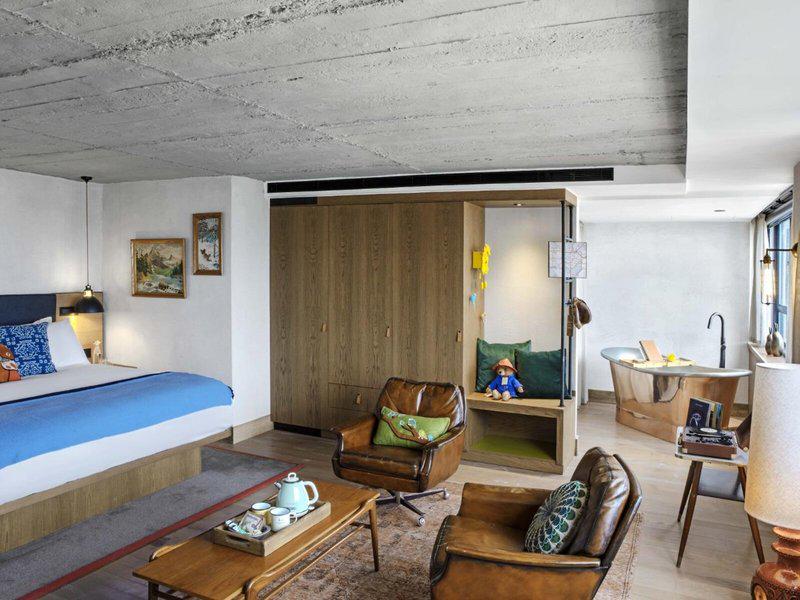 4AFFF1733FDEE0B94B6B0273399B2615