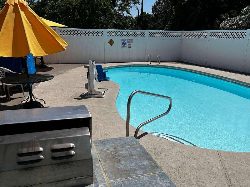 3F05A44011487755430F5B6486DA25FF