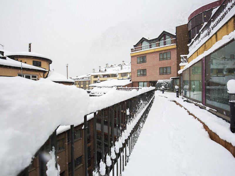 EDF935462FC07F24610A375157E4140B