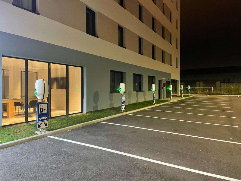 F0827B08219DBDAD3F63E3907C8D8DE9