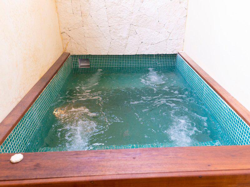 40F6D954C75C37CE3F37CE34F9BEB533