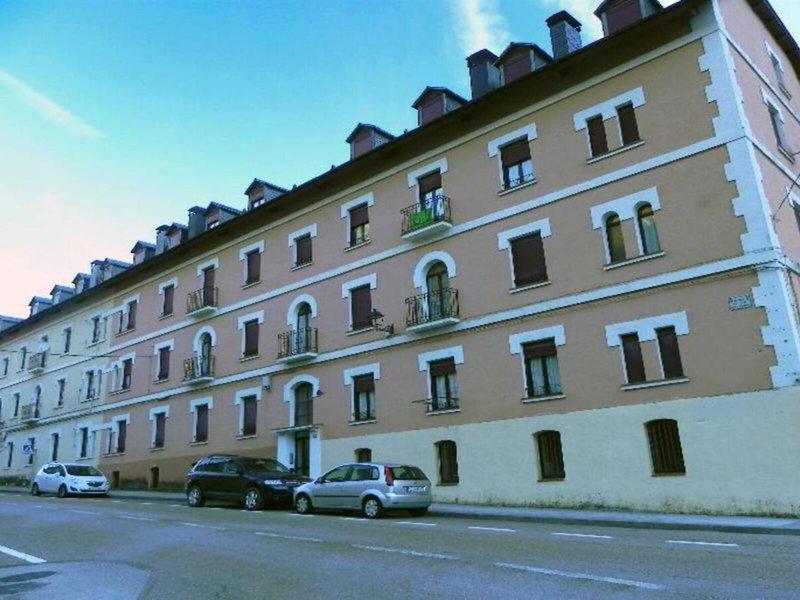 F4B17A56A0D4FDC0586D57C32B64FFC9