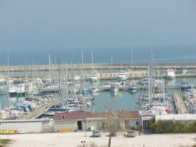 BE37B1642AF46D06BD79AF7C7854B486