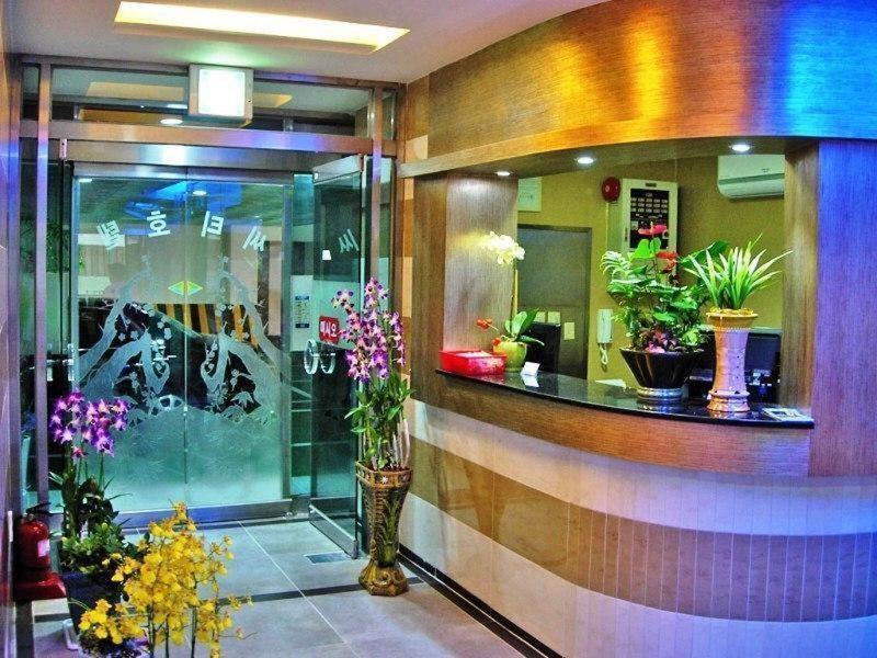 F8E68C569EE52F0490BB6B1A6D652FEF