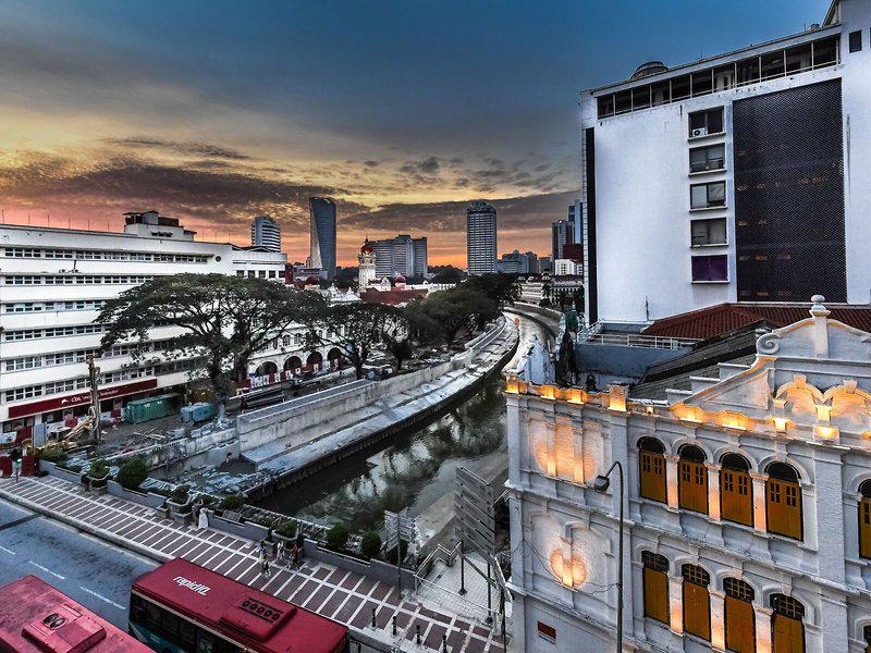 B2E2F24BAC17CE19B96F6FC949270ADC