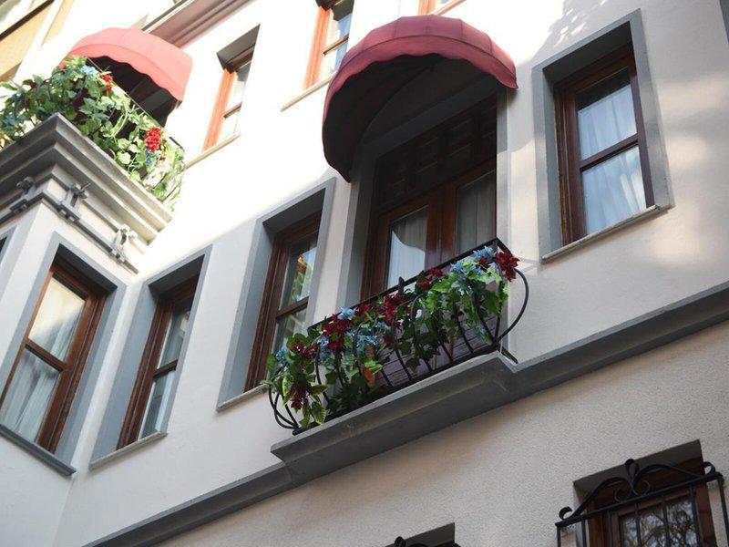 E80CEF1C4A7F5BC1F05FB44C714807E1