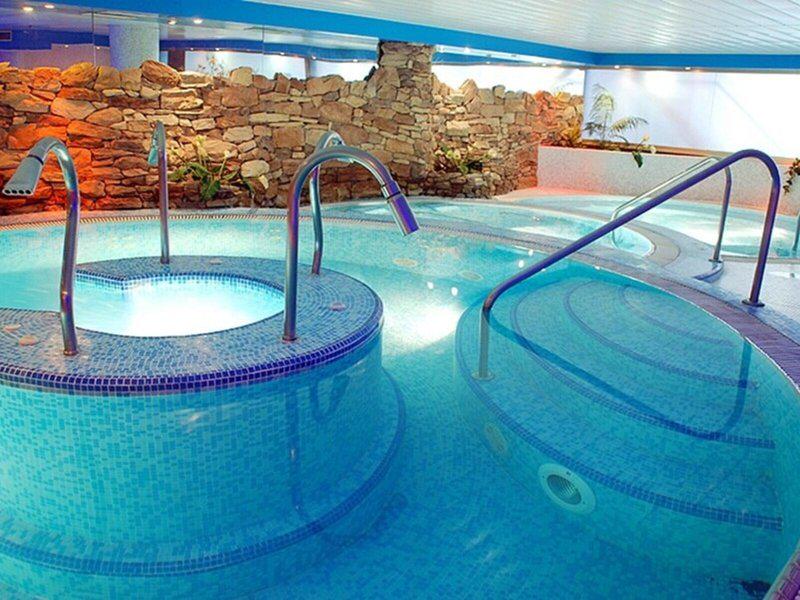 700DC92FBCA26207F4A0DA2908C2965B