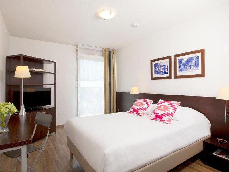 E2DACA73AAF835C56F7A31049D9E439E