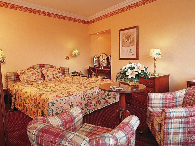 56E9BF58AD614E21D4D003F530AF8F50