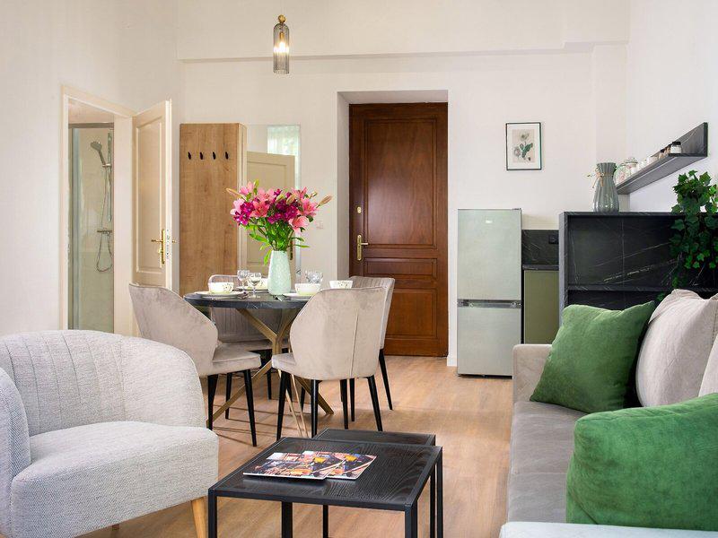 FDA9821F30F79A6B2C9A922F224BBA33