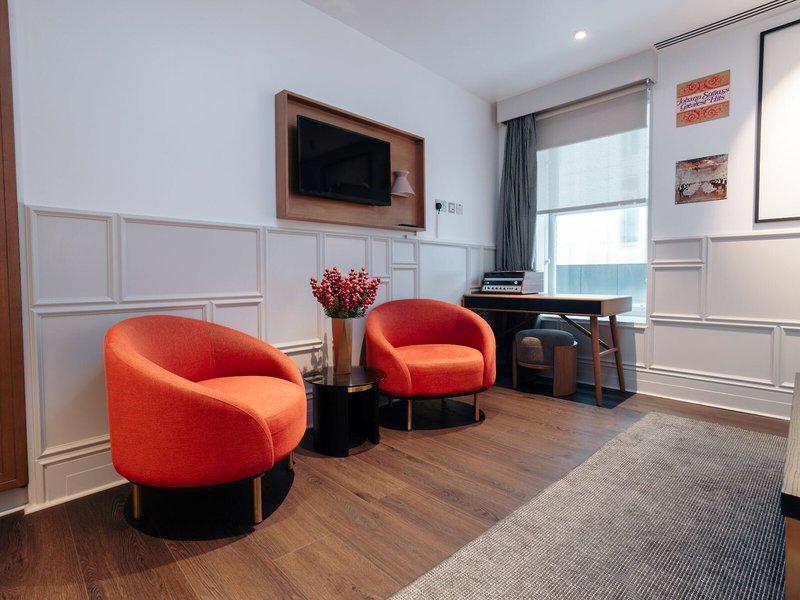 90D103FD0570C7816D7051D3E11087AE