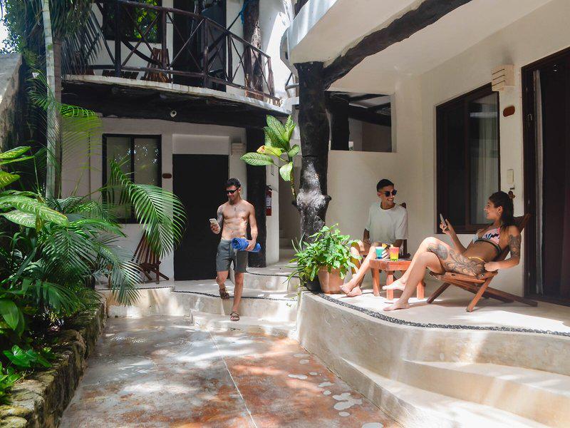 F989D777D9E4D8817CA463AD94FB65C3