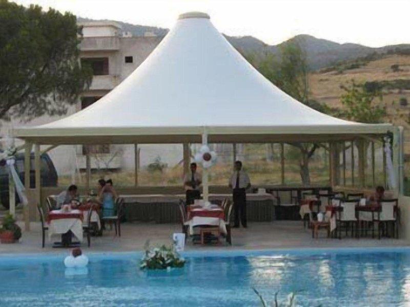 40D9AC41C1048452F2C1342B6A2431B3