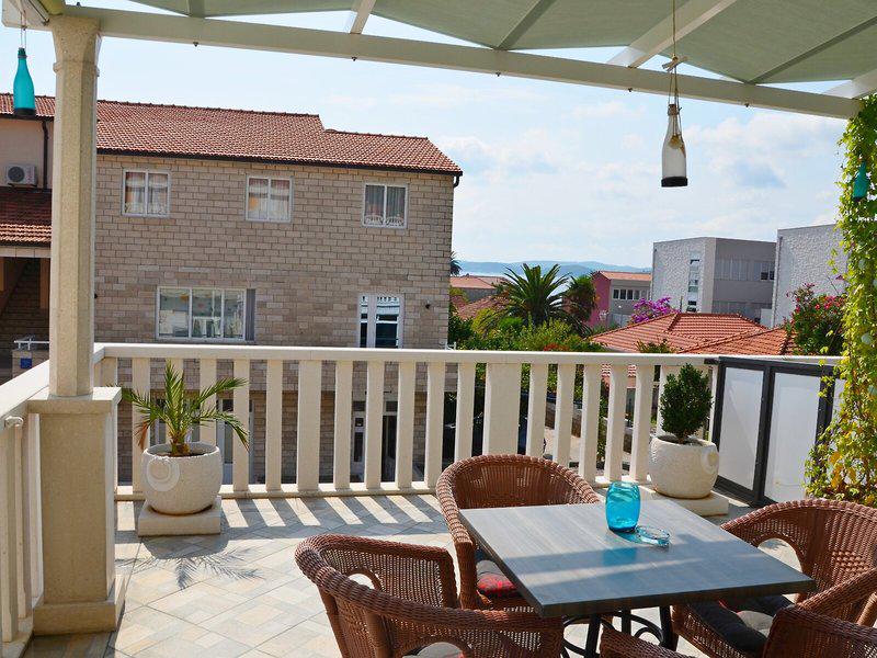 F90A7DB9D79BCB92208C4D72A852DB0F