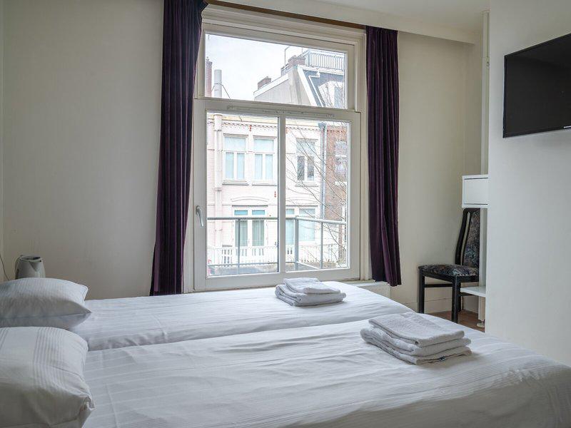 F189F77A19DDAA3ECF0C25767C5C6701