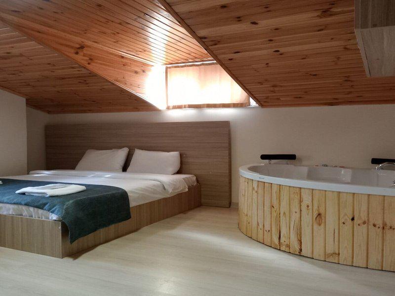 9B7EAEF19E8FDD63025C978206F4095B