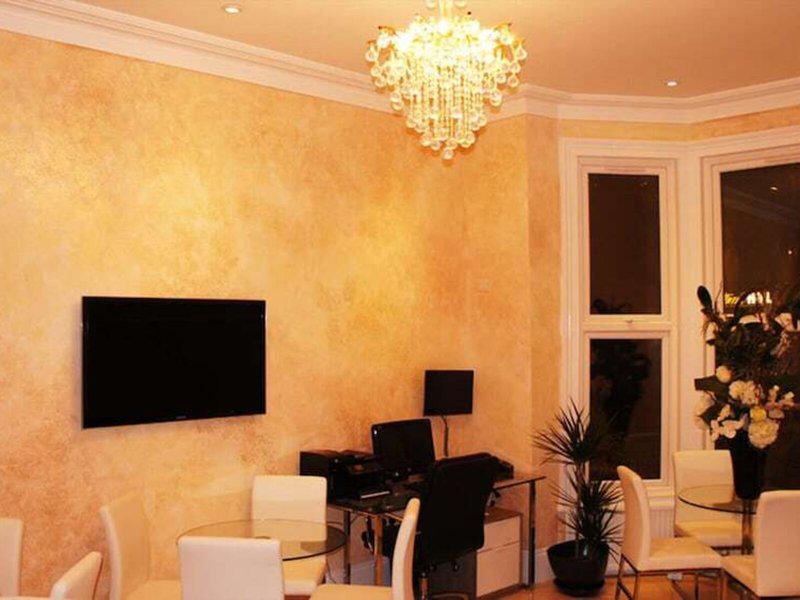 C957724FB22F3F17066DC8684B053895