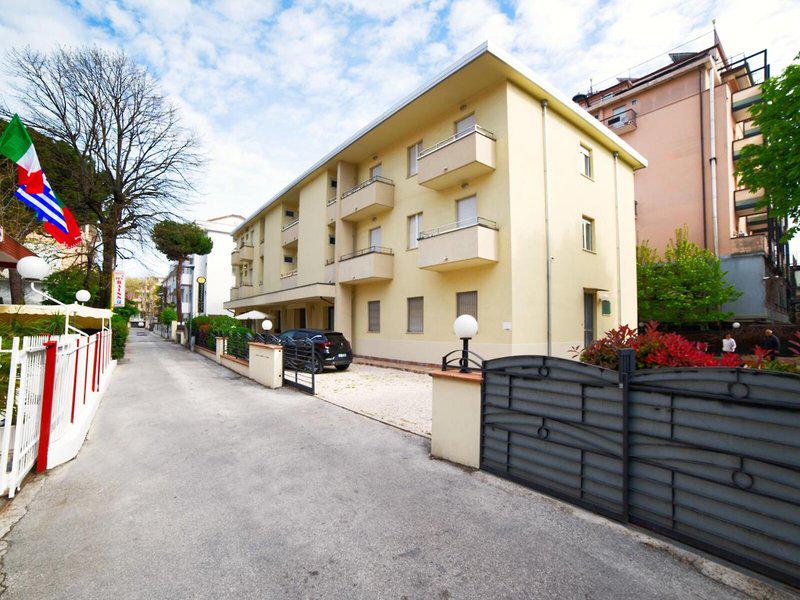 8B894FF6F8389C66A522202A177E1D5A