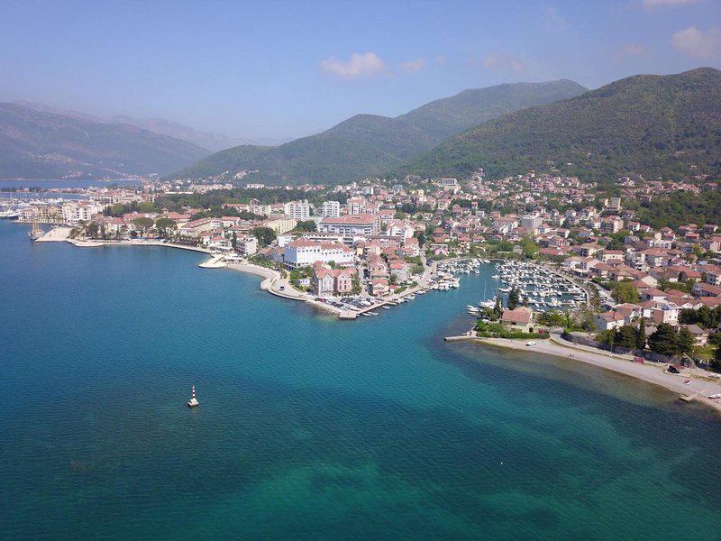 1C773AA57F41AABD5AA0F7CCBC8BEC6E