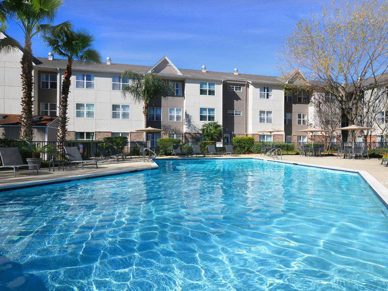 1735A70B652DA8B3934E8121B0885338