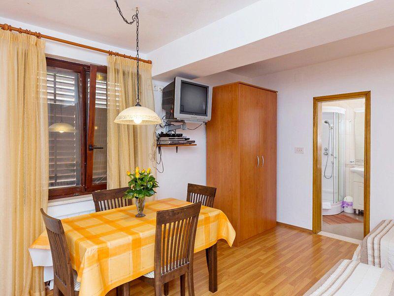 5EEF43B0020AA6E234D95BEC246B614D