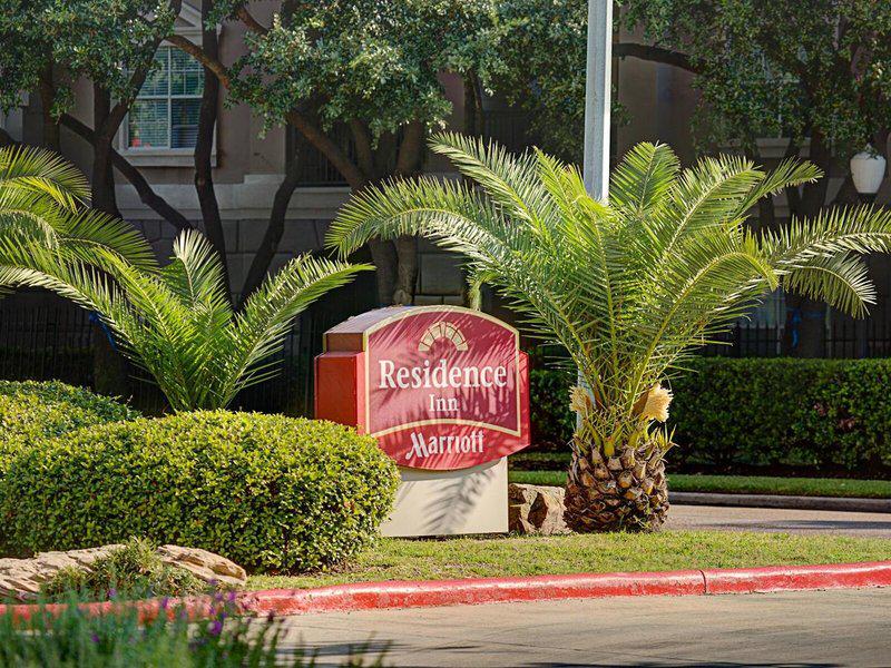 F2E361DB729993B5F48B1B1D6138963F