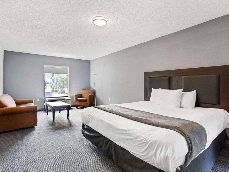 6B58F792EE84563FDC3355F825FFD2E9