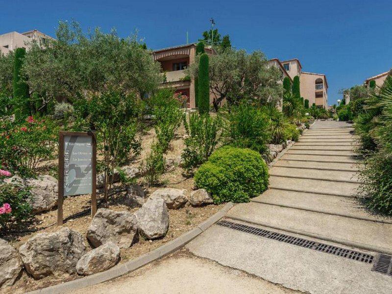 4DEAF2F8D2A5D8FD9AF3463B74791DDF