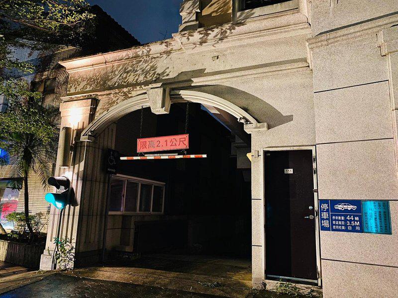 F8FE7BEF8D72B1AE9B4B50546EBB963C