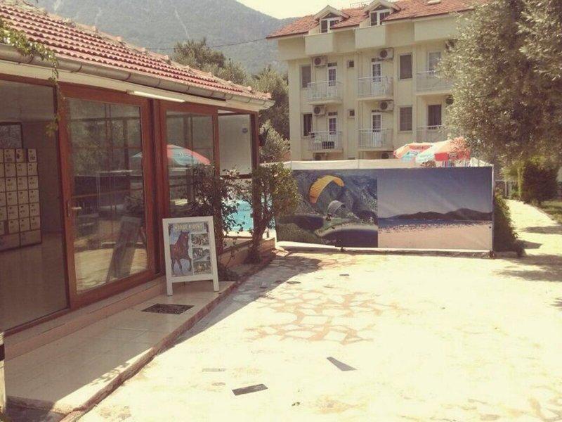 F4EF42F5C86BBEC849ACA8979D7BACB8