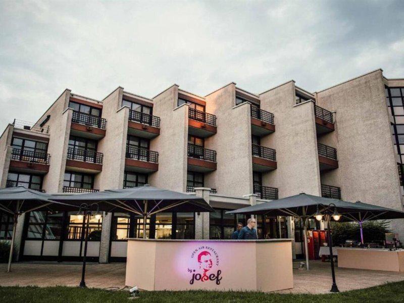 F8BCD9CA6E75162F258940BA14640FBC