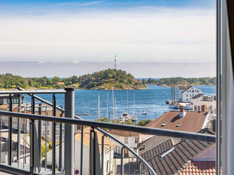 1E1BE502928AE0443DFCEB1FFB4C2728