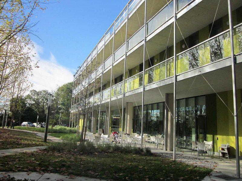 F9301AF16A33C1DF730F5FBFBA2E8C9A