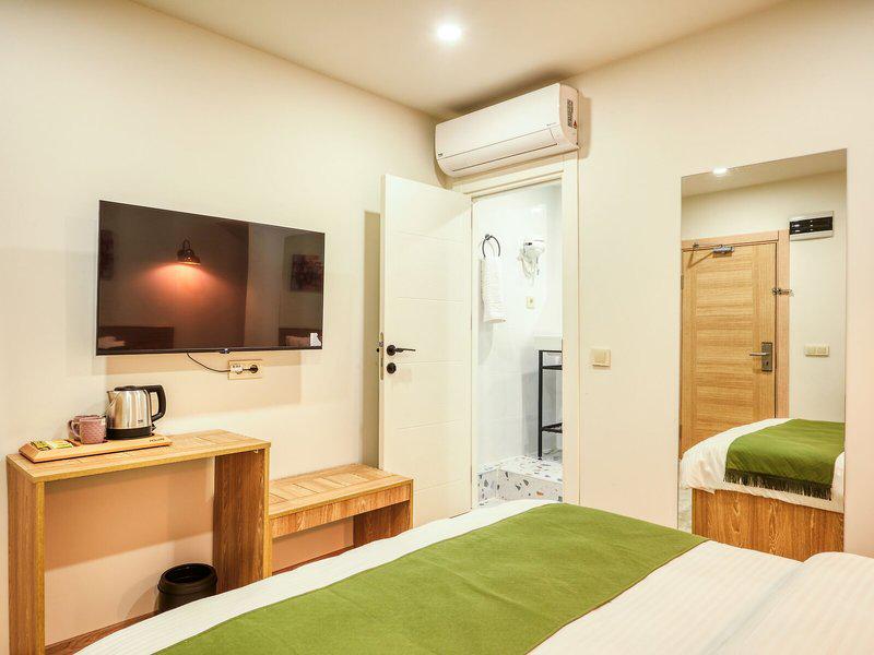 7B03BFE74E36BD0E83BAE3489439C7B9