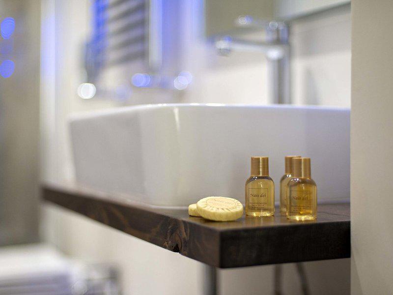 DCA4C02312747426005D4BC885123E76