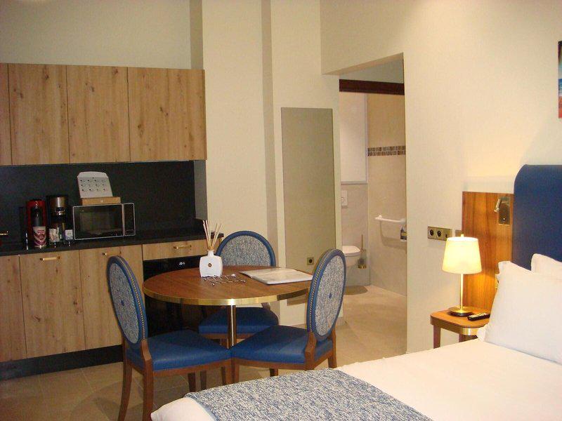 605A03FECAEBF811950A33961A7A12E8