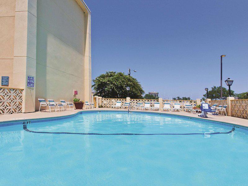 5D28515F1244D17F32F24C7E6C51B640