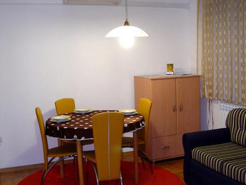 E227DC1621DC7998BA82F6B700B70426